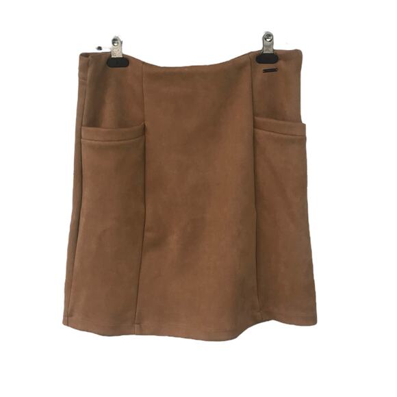 T Tahari faux suede flat front skirt with front pockets - Picture 5 of 8